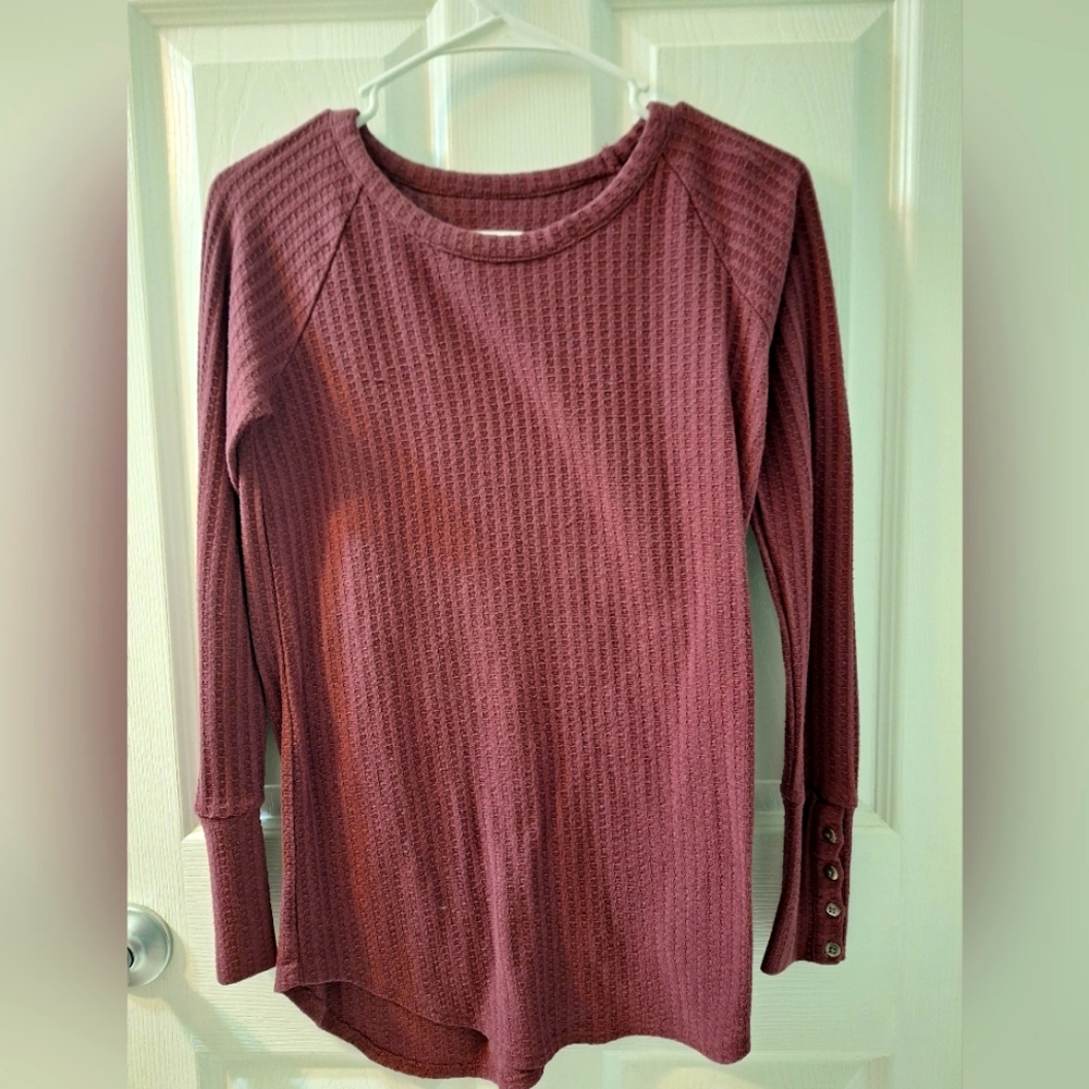 Maroon Long sleeve top with buttoned cuffs. Chaser. Extra Small